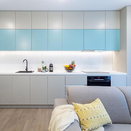 Il Lago - Turquoise - Cozy Luxurious Smart Home By The Lake Voluntari ภายนอก รูปภาพ