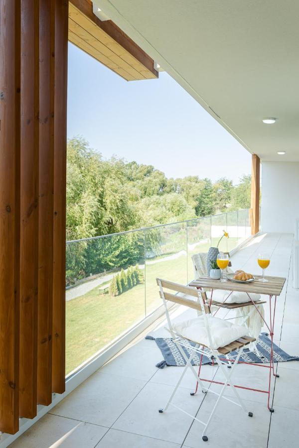 Il Lago - Turquoise - Cozy Luxurious Smart Home By The Lake Voluntari ภายนอก รูปภาพ