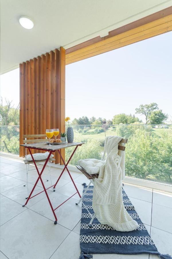 Il Lago - Turquoise - Cozy Luxurious Smart Home By The Lake Voluntari ภายนอก รูปภาพ