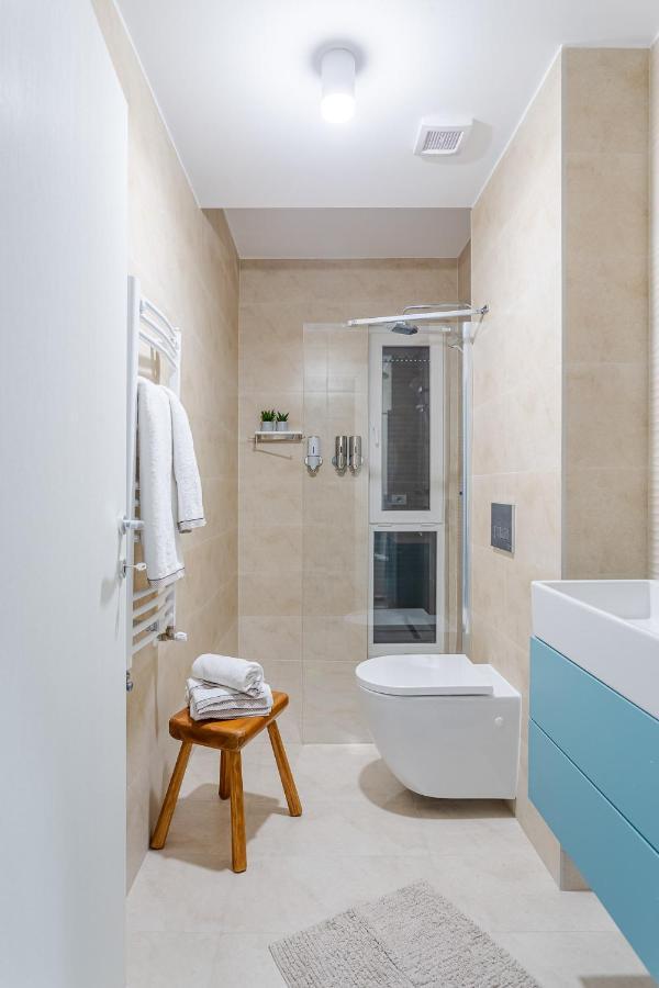 Il Lago - Turquoise - Cozy Luxurious Smart Home By The Lake Voluntari ภายนอก รูปภาพ