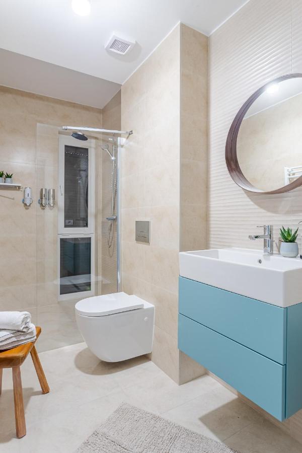 Il Lago - Turquoise - Cozy Luxurious Smart Home By The Lake Voluntari ภายนอก รูปภาพ