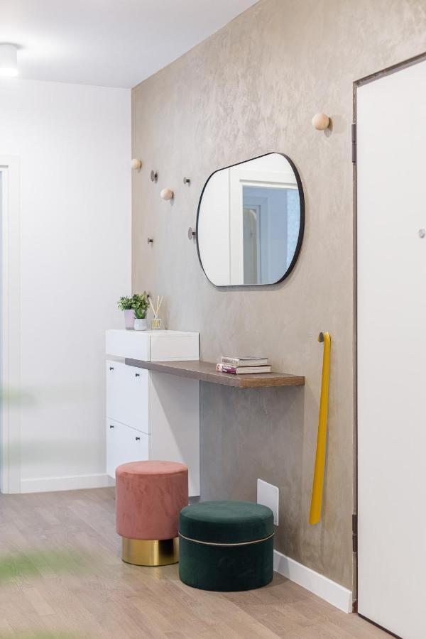 Il Lago - Turquoise - Cozy Luxurious Smart Home By The Lake Voluntari ภายนอก รูปภาพ