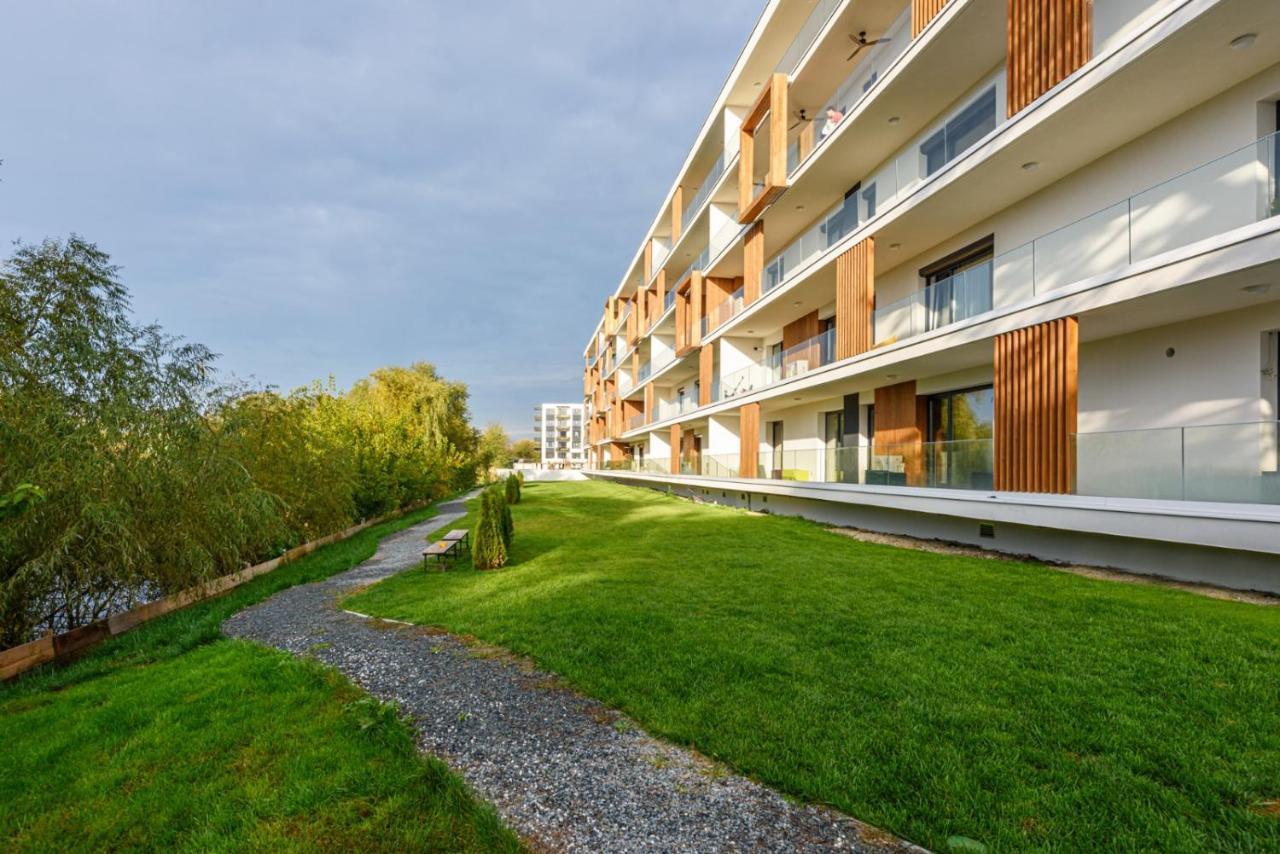 Il Lago - Turquoise - Cozy Luxurious Smart Home By The Lake Voluntari ภายนอก รูปภาพ